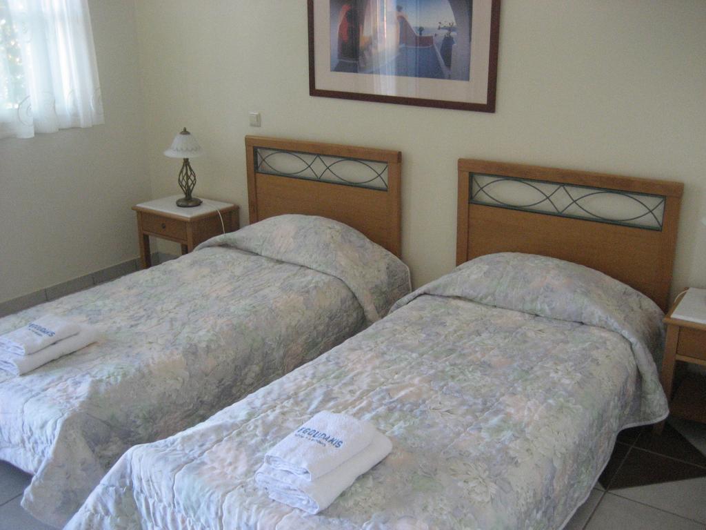 Kyveli Hotel Apartments Vrontados Ngoại thất bức ảnh